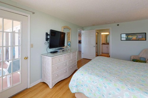 307 - Beach Place - image 19
