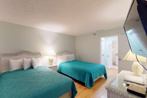 307 - Beach Place - image 34