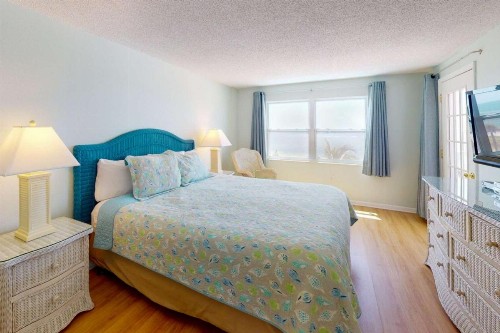 307 - Beach Place - image 36