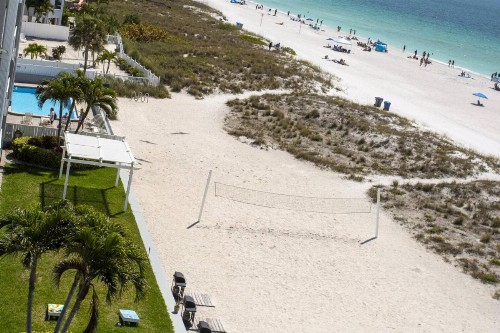 607 - Island Inn - image 11