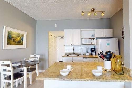 607 - Island Inn - image 22