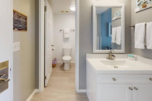 607 - Island Inn - image 23