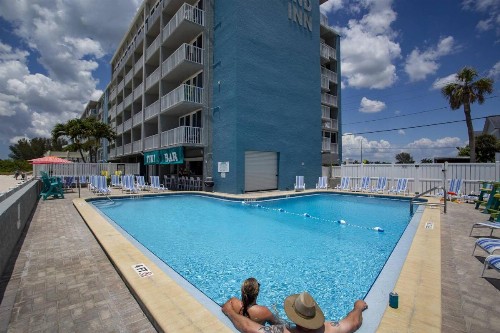 607 - Island Inn - image 3