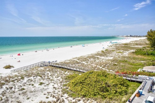 607 - Island Inn - image 29