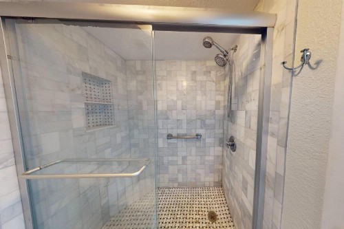 318 - Island Inn - image 4