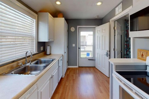 101 - Sea Cottage - image 6
