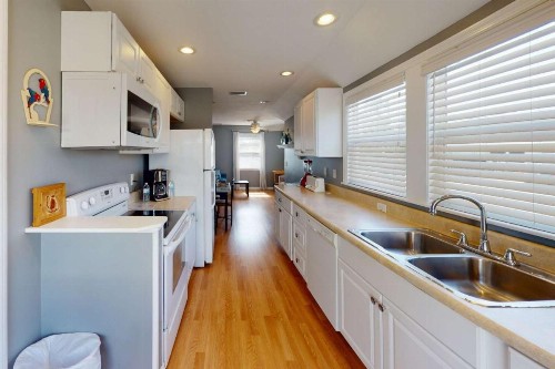 101 - Sea Cottage - image 7