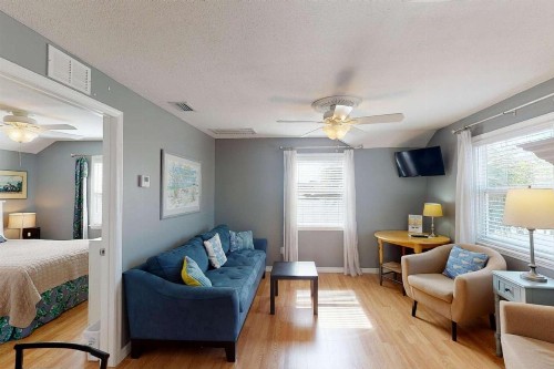 101 - Sea Cottage - image 8