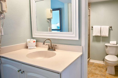 612 - Island Inn - image 10