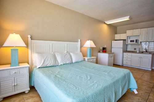 612 - Island Inn - image 12