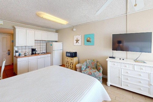 513 - Island Inn - image 16