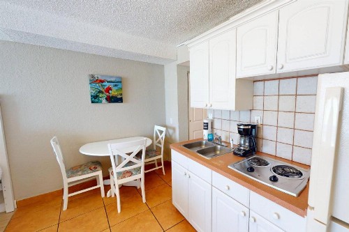 513 - Island Inn - image 17