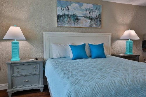 412 - Island Inn - image 18