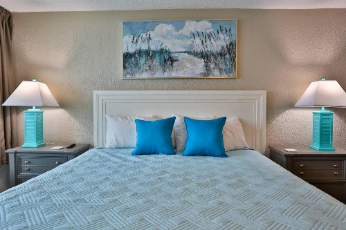 412 - Island Inn - image 22