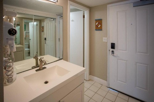 412 - Island Inn - image 3