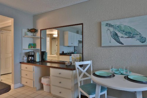 412 - Island Inn - image 4