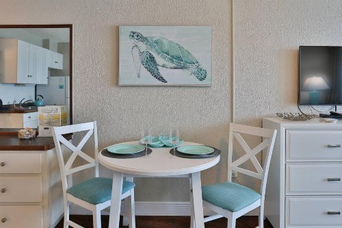 412 - Island Inn - image 40