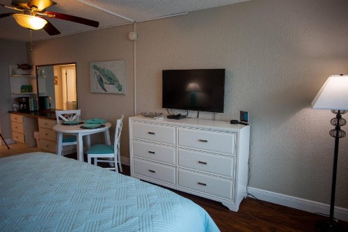 412 - Island Inn - image 44
