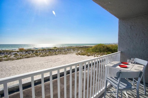 209 Suite - Island Inn - image 14