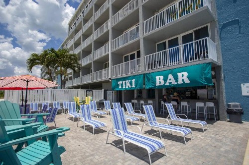 209 Suite - Island Inn - image 22