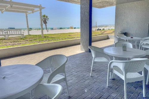 423 - Island Inn - image 11