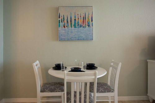 423 - Island Inn - image 4