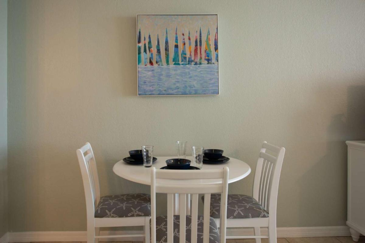 423 - Island Inn - image 4