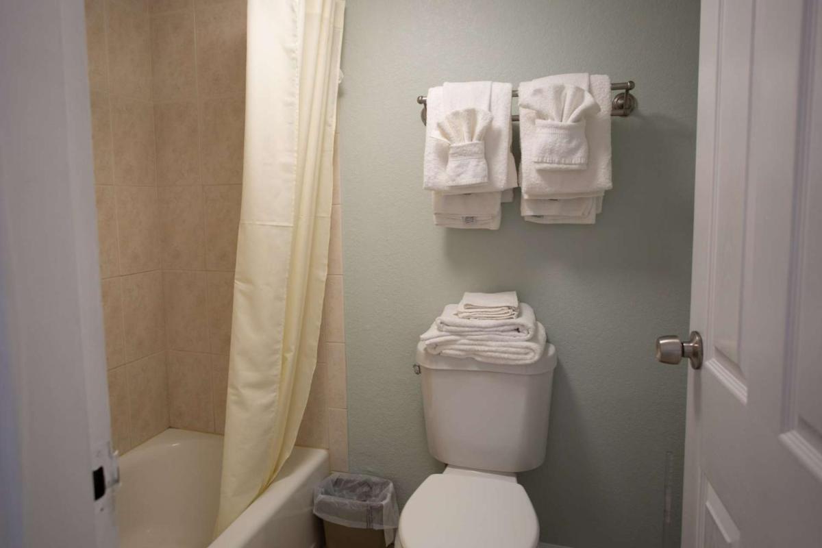 423 - Island Inn - image 6
