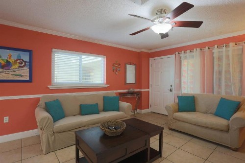 100 - Las Brisas - image 1