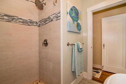 PAG Beachhouse Rentals - image 16
