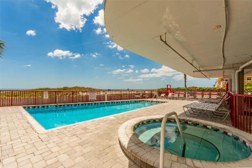 301 Crimson Condos - image 8