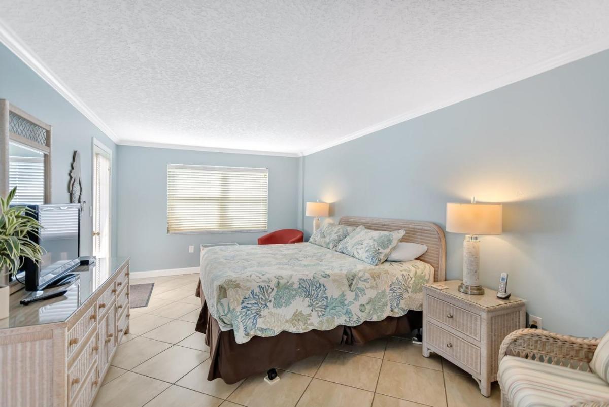 106 Beach Place Condos - image 3