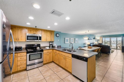 402 Beach Place Condos - image 4
