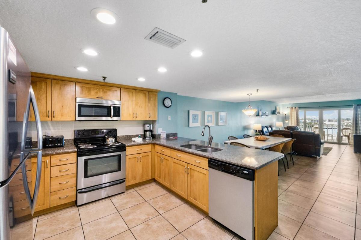402 Beach Place Condos - image 4