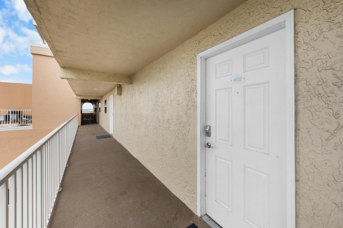 402 Beach Place Condos - image 5