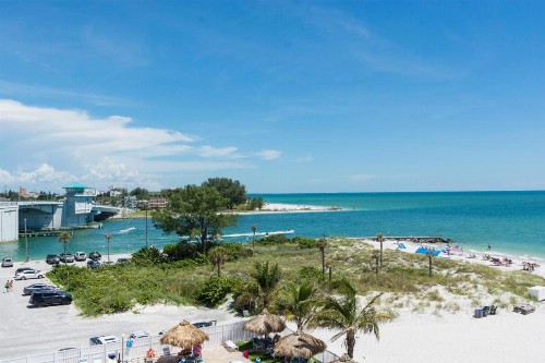 411 Beach Place Condos - image 28