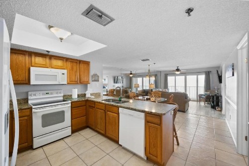 411 Beach Place Condos - image 3