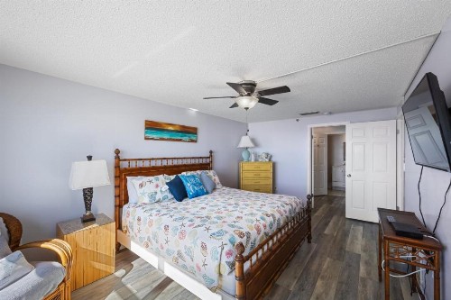 411 Beach Place Condos - image 4