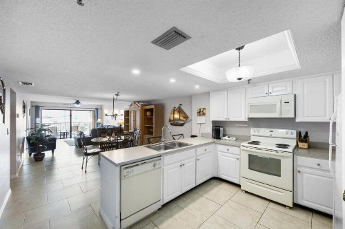 203 Beach Place Condos - image 27