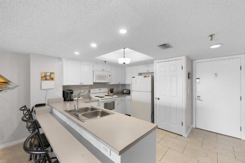 203 Beach Place Condos - image 30