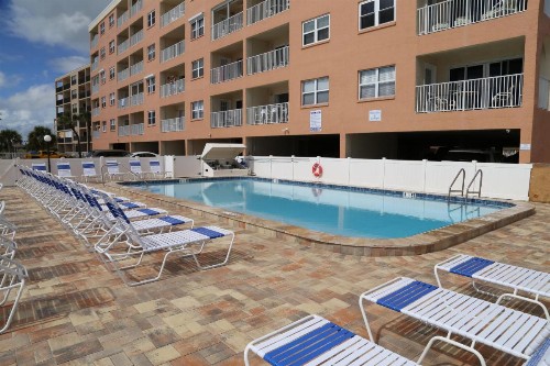 201 Beach Place Condos - image 9