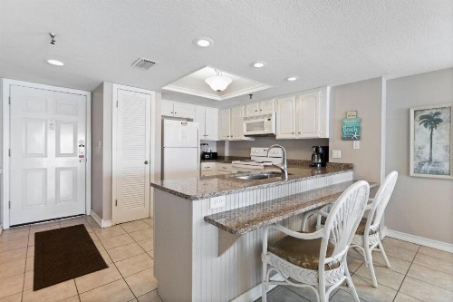 #304 Beach Place Condos - image 33