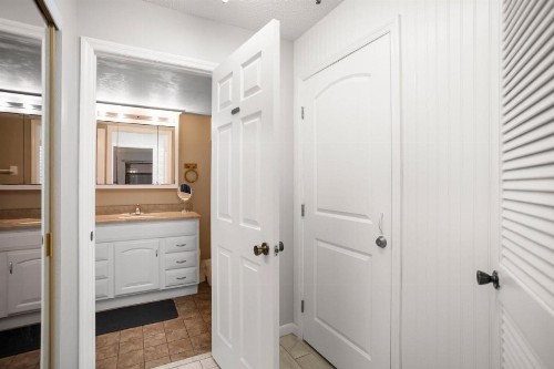 405 Beach Place Condos - image 2