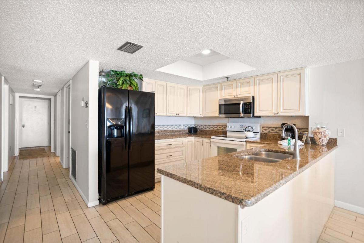 405 Beach Place Condos - image 6
