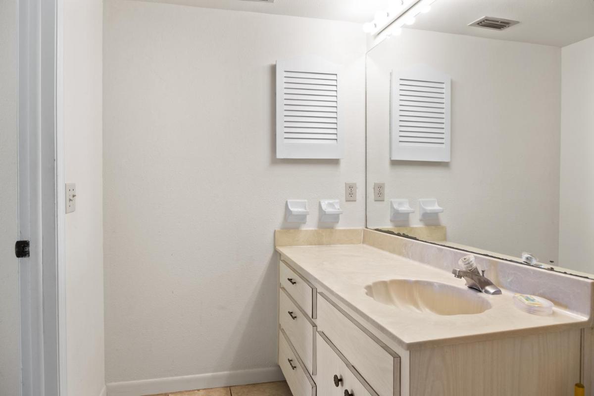 310 Beach Place Condos - image 6