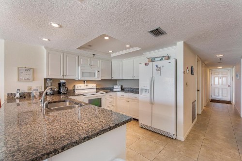 207 Beach Place Condos - image 24