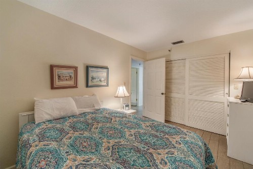 207 Beach Place Condos - image 26