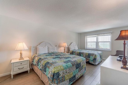 207 Beach Place Condos - image 36