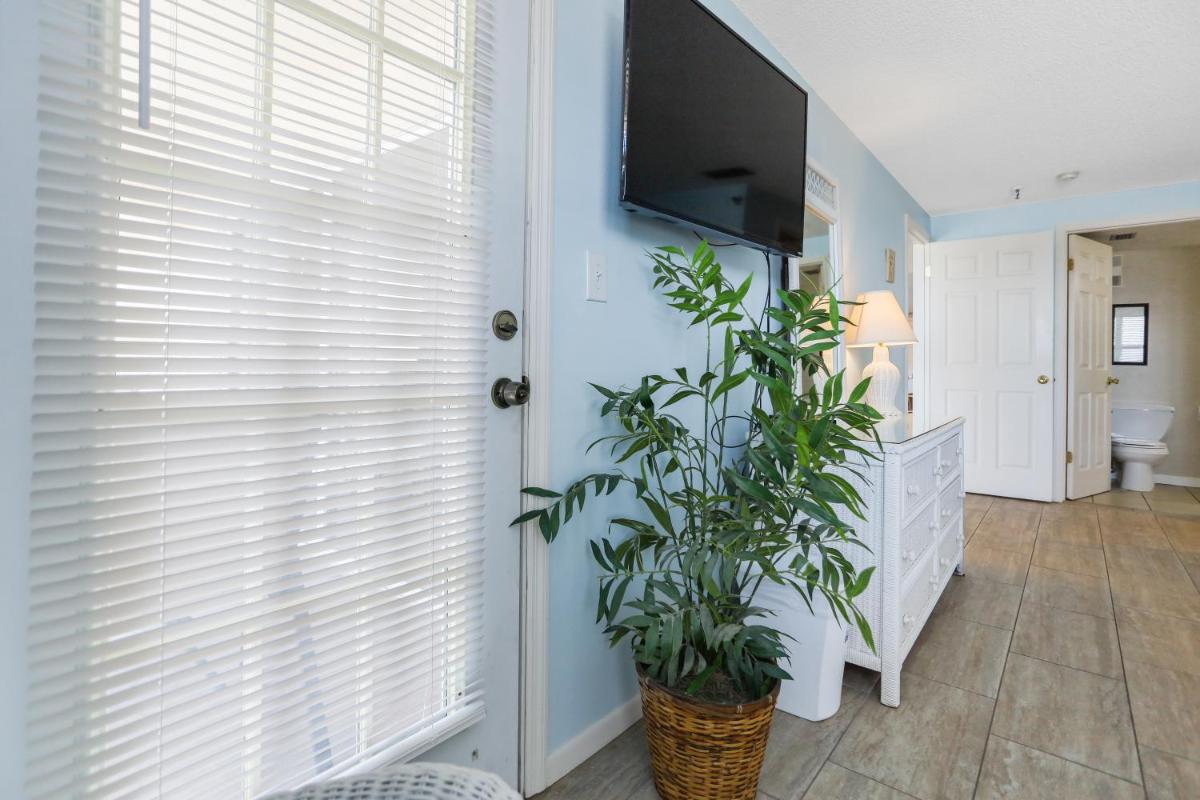 401 Beach Place Condos - image 5