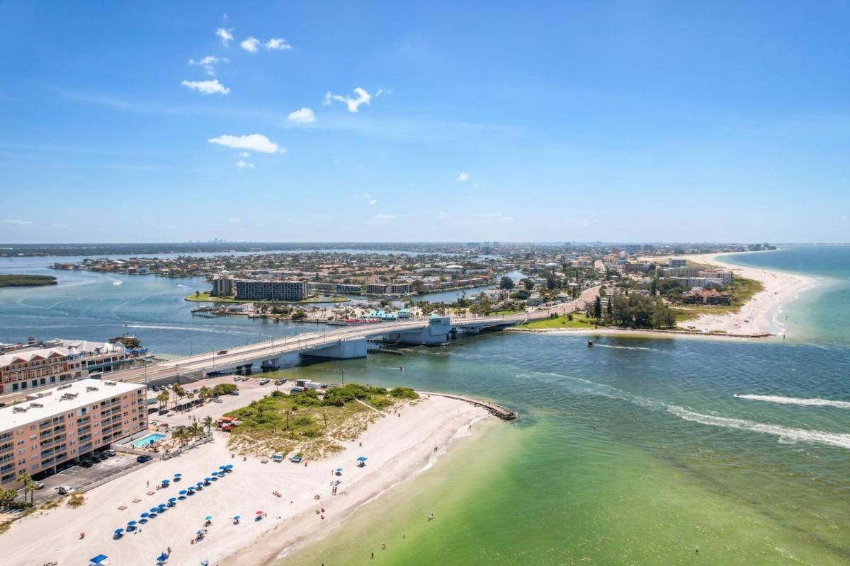200 Beach Place Condos - image 2